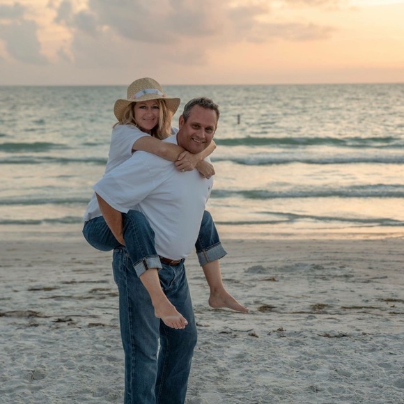 Meet your Posher, Laura! - Picture 1 of 8